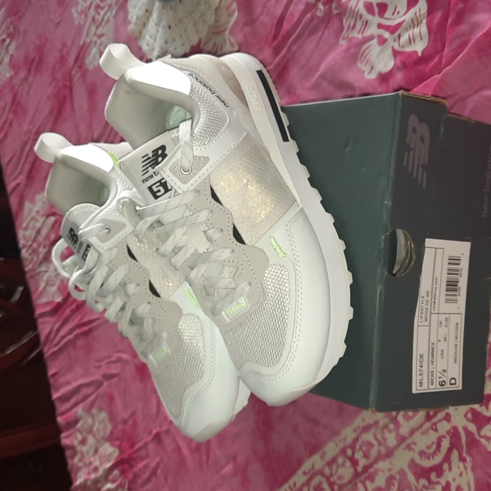 "BRAND NEW" New Balance shoes